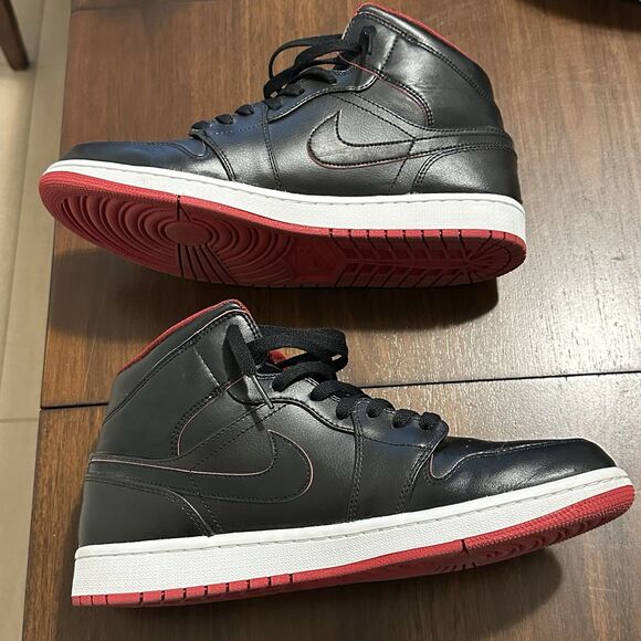 Nike Air Jordan 1 Retro 2015 Mid Black Red 554724-028 Men Size 11 - Picture 9 of 10